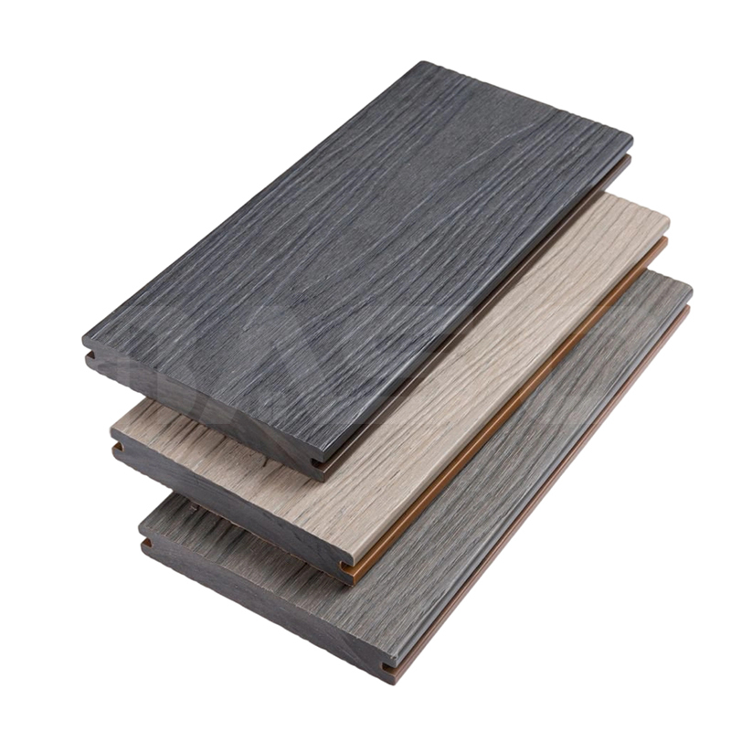 Co-Extrusion Decking กับ Classic WPC Decking: ไหนคุ้มราคา?